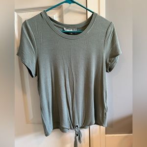 women’s short sleeve top